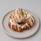 Croissant Relleno de Pistacho con Cobertura de Pistacho y Virutas de Pistacho  Tu Obrador