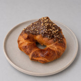 Croissant de avellanas con chocolate