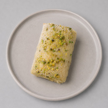 Mini brazo de gitano de pistacho con cobertura y virutas de pistacho elaborado en Tarragona