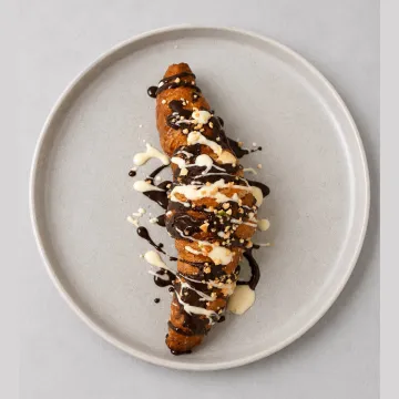 Cruasán argentino relleno de Kinder elaborado en Tarragona