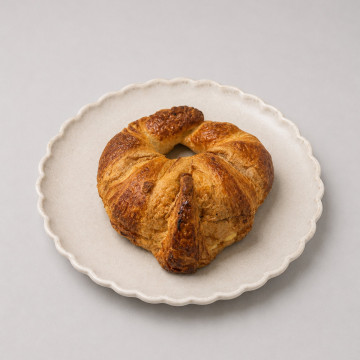 Croissant de cuernos artesanal elaborado diariamente en Tarragona
