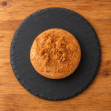 Berlina de galleta Lotus sobre pizarra