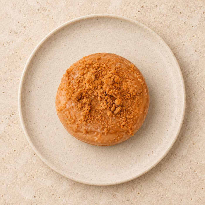 Berlina de galleta Lotus sobre piedra clara