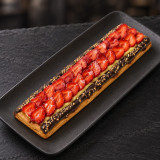 Banda de fresas sobre pizarra