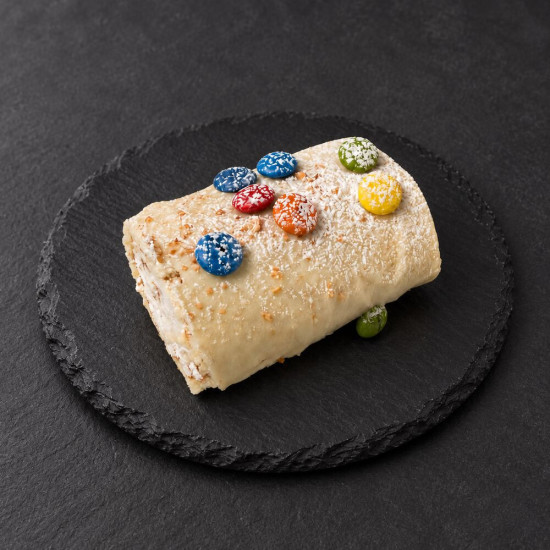 Mini brazo blanco con Lacasitos sobre pizarra | Tu Obrador Tarragona