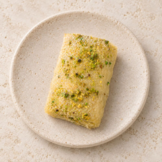 Mini brazo de pistacho sobre piedra clara | Tu Obrador Tarragona