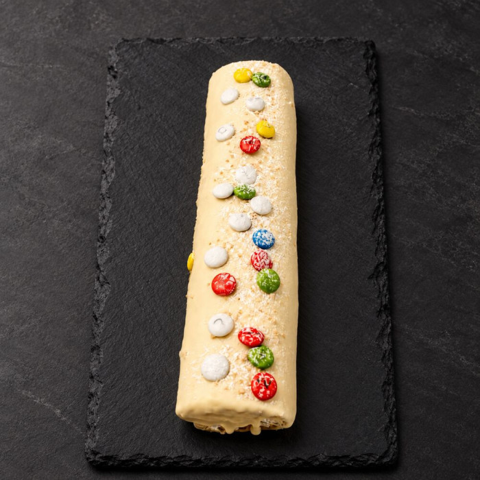 Brazo de chocolate blanco sobre pizarra | Tu Obrador Tarragona