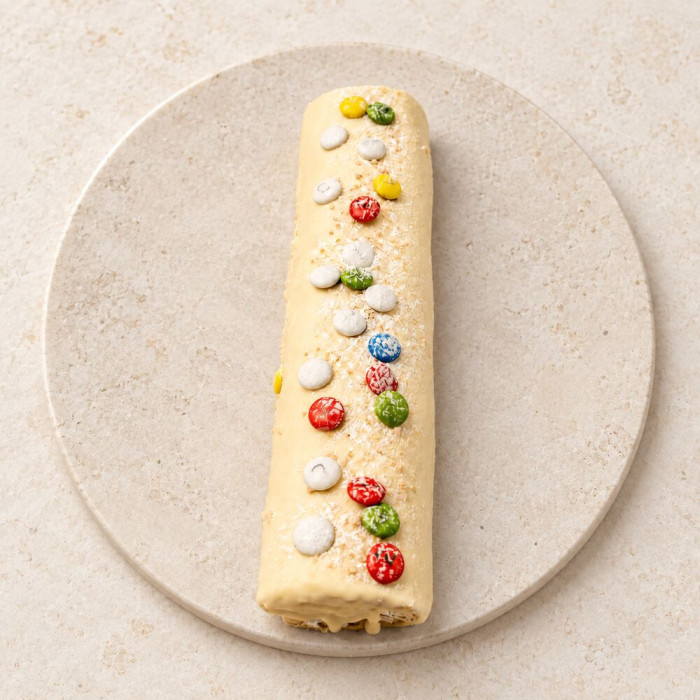 Brazo de chocolate blanco sobre piedra clara | Tu Obrador Tarragona