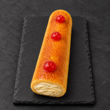 Brazo de nata artesanal sobre pizarra | Tu Obrador Tarragona